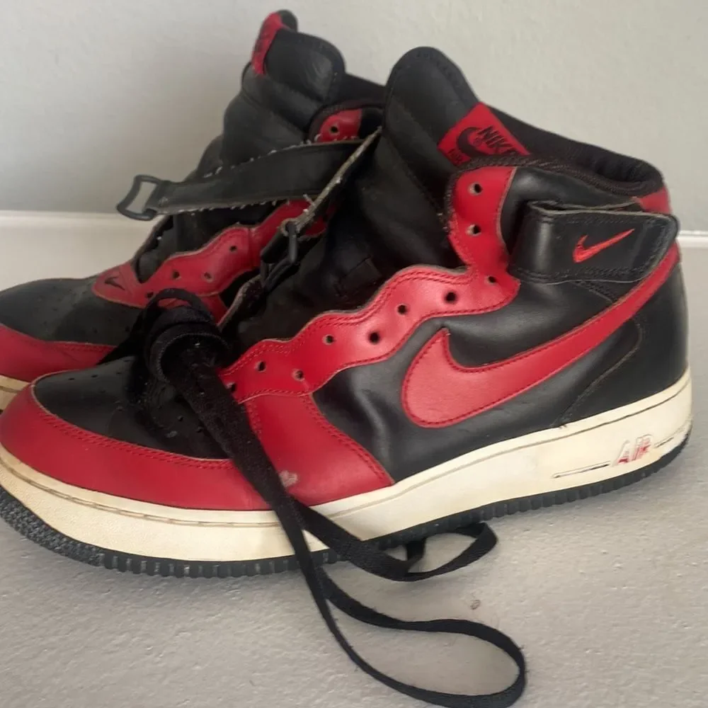 Nike Air Force 1 Mid Bred